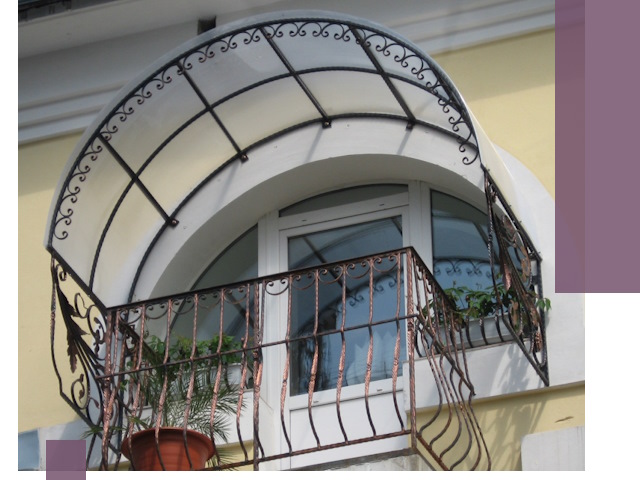 Козырьки над балконом в Пугачёве — изготовление и монтаж